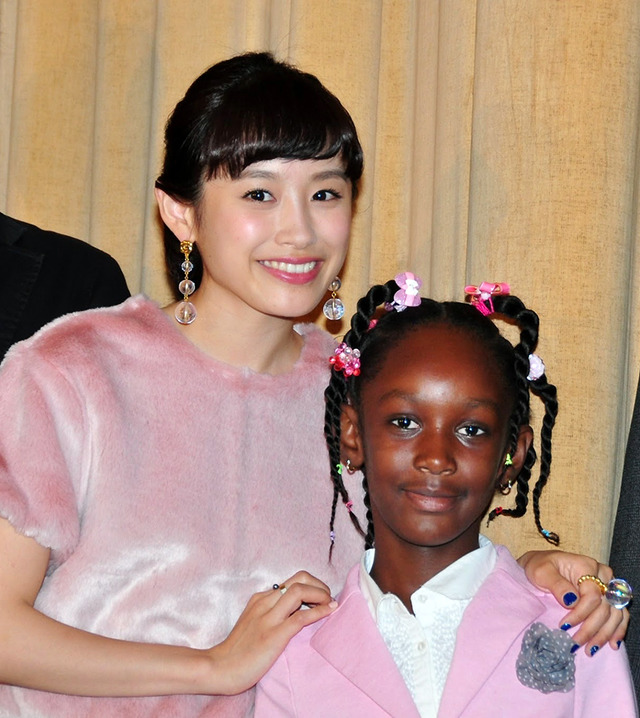 高橋愛＆プリンセス・アプラク／『カラアゲUSA』初日舞台挨拶