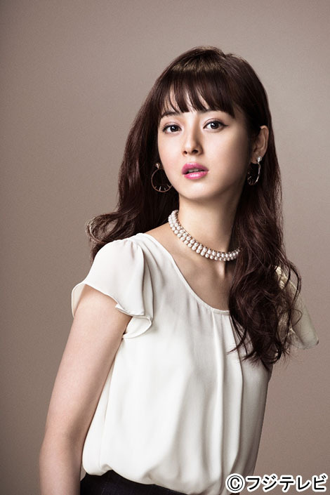 佐々木希（鈴木喜子・MIINA）／「ファーストクラス」-(C) フジテレビ