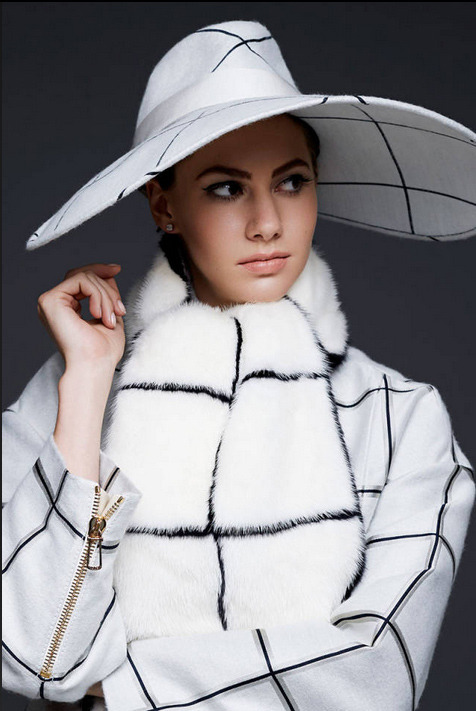 エマ・ファーラー／「Harper's BAZAAR」公式サイトよりキャプチャー