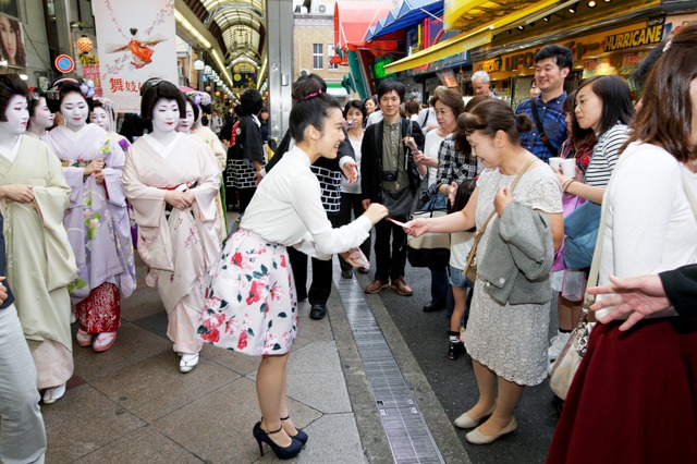 上白石萌音＆周防正行監督／新京極商店街『舞妓はレディ』