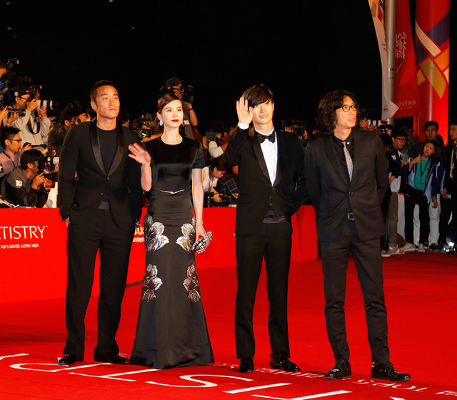 三浦春馬＆行定勲監督＆チャン・シャオチュアン＆リウ・シーシー／第19回釜山国際映画祭レッド・カーペット