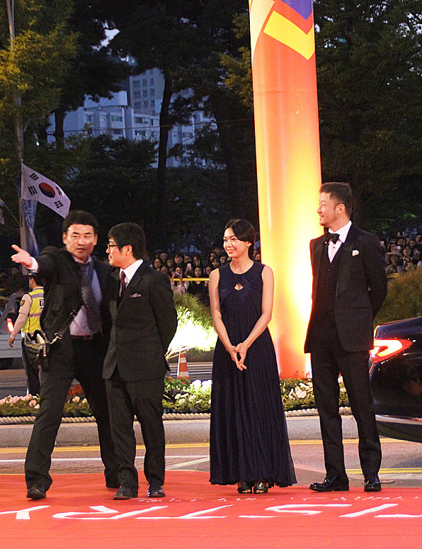 浅野忠信＆二階堂ふみ＆熊切和嘉（監督）／第19回釜山国際映画祭レッド・カーペット