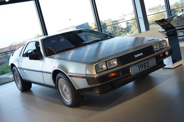 デロリアン・DMC-12（参考画像）
