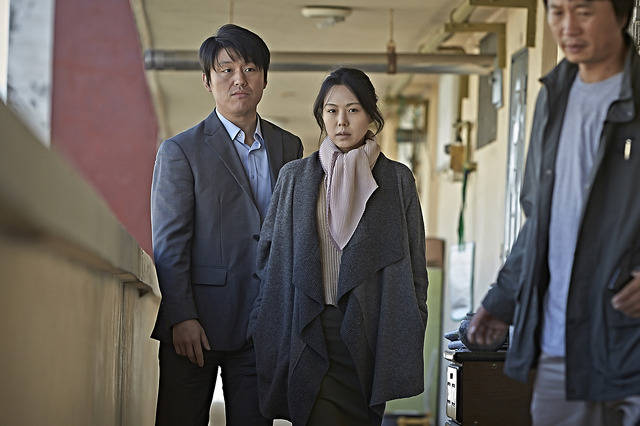 『泣く男』-(C) 2014 CJ E&M Corporation, All Rights Reserved