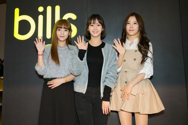 「bills」in Seoulのオープニングレセプションパーティに訪れたクレヨンポップのGum-Mi、ELLIN、So-Yui。