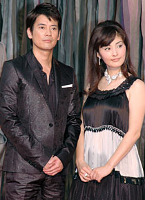 『20世紀少年』完成披露イベントにて　唐沢寿明と常盤貴子。