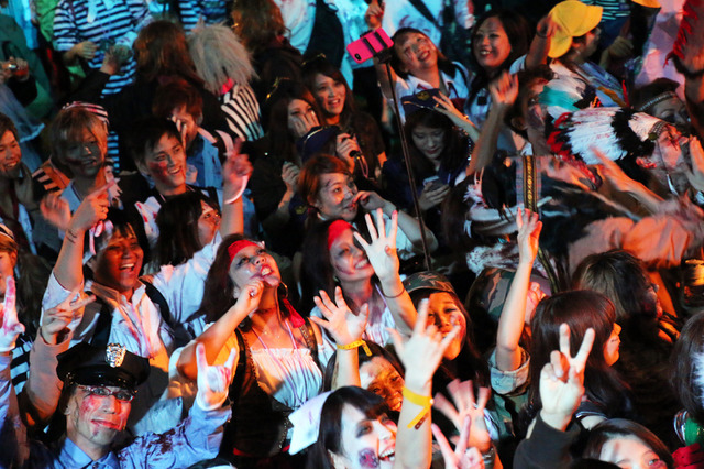 USJのハロウィン・スペシャルイベント「スペシャル・ゾンビ・モブ」の様子