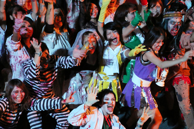 USJのハロウィン・スペシャルイベント「スペシャル・ゾンビ・モブ」の様子