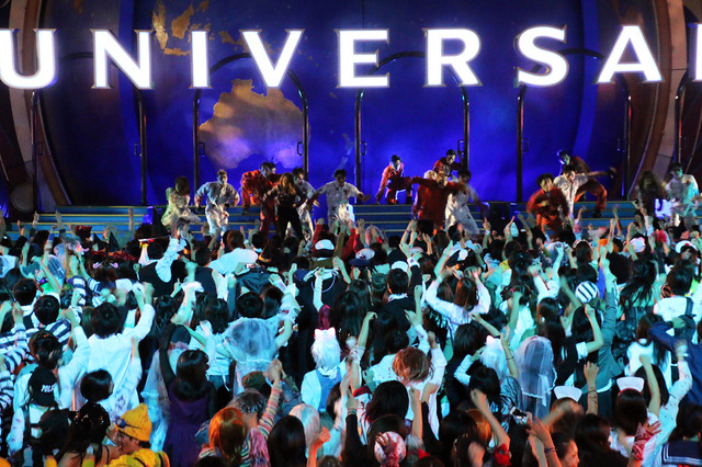 USJのハロウィン・スペシャルイベント「スペシャル・ゾンビ・モブ」の様子