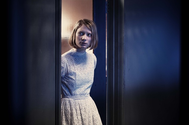 【特別映像】ミア・ワシコウスカ、「出演の決め手は彼」と公然告白！『嗤う分身』