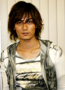 『ギララの逆襲／洞爺湖サミット危機一発』　加藤和樹