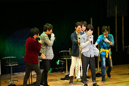 「神々のベスト台詞」コーナーでお茶目な姿を見せる神谷浩史さん