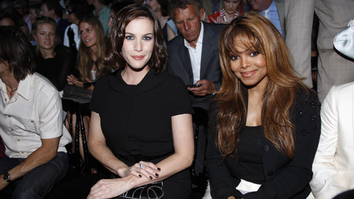 ディオールの2000年春夏コレクションに参加したリヴ・タイラーとジャネット・ジャクソン　-(C) Getty Images/AFLO