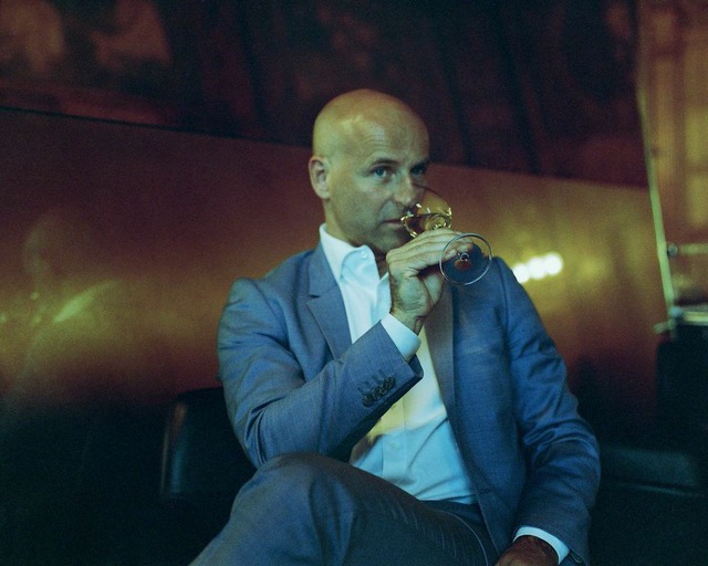 スウェーデンの著名なシャンパン評論家、リチャード・ユリーン氏。その鼻で、8,000種類ものシャンパンの香りをかぎ分けるという。