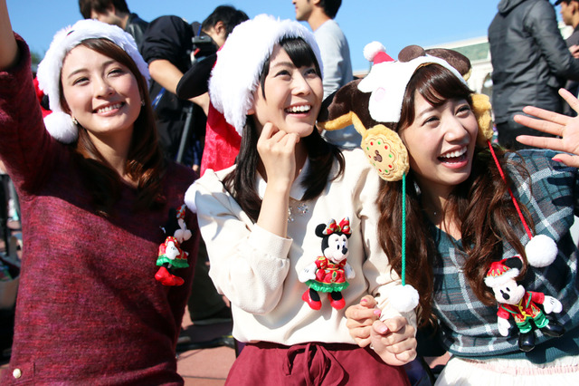 那波（右）＆中村裕香里（中央）／「ディズニー・クリスマス」 in 東京ディズニーランド