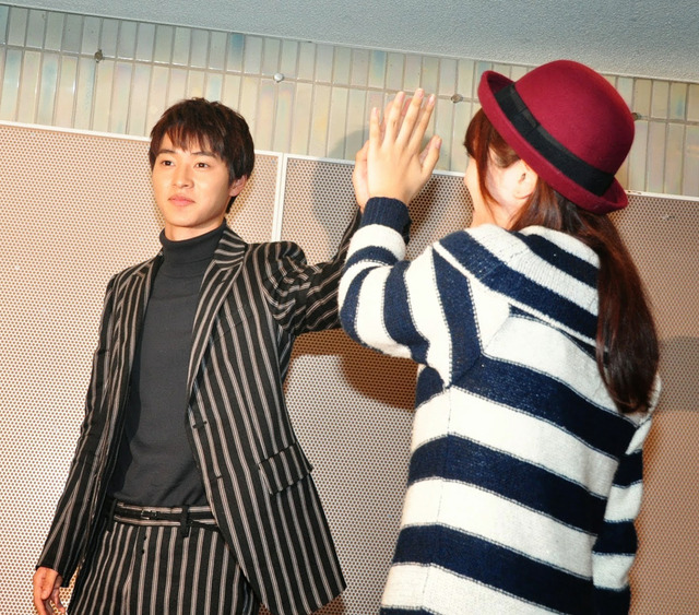 “壁ドン”の立役者・山崎賢人／『L・DK』ハイタッチ会