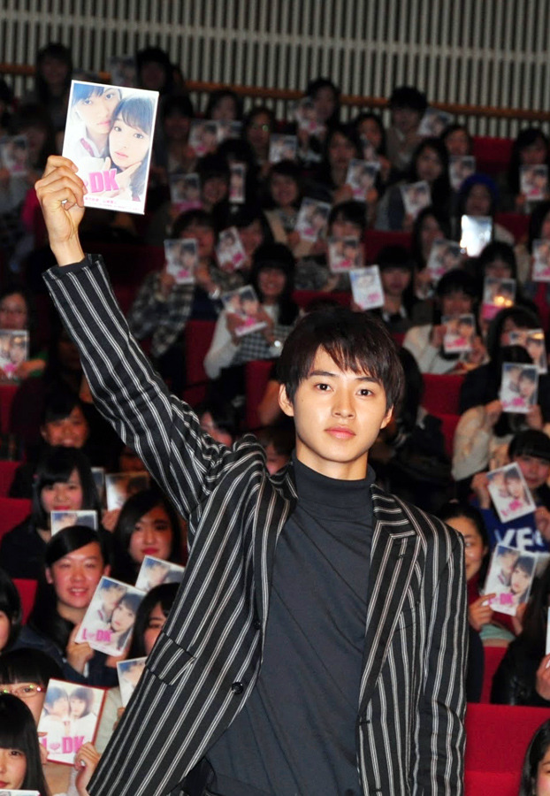 “壁ドン”の立役者・山崎賢人／『L・DK』ハイタッチ会