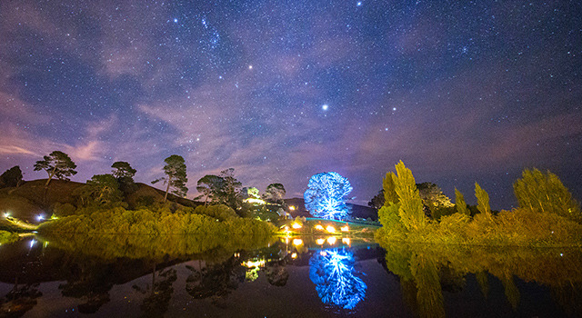 ホビット庄ナイト・ツアー-(C) “Hobbiton Movie Set Tours” for Hobbiton