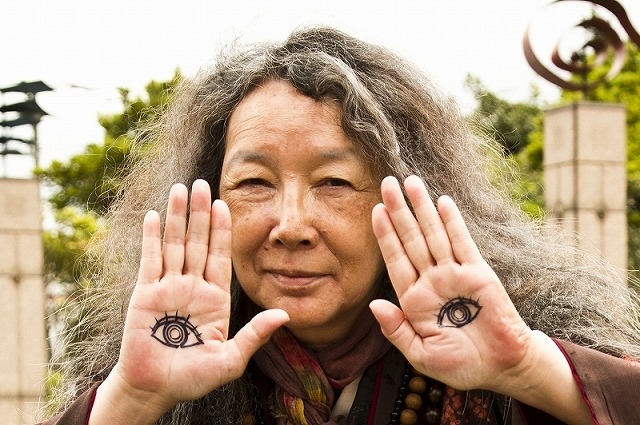 りりィ（うさんくさい占い老婆）／『エイプリルフールズ』-(C) フジテレビジョン