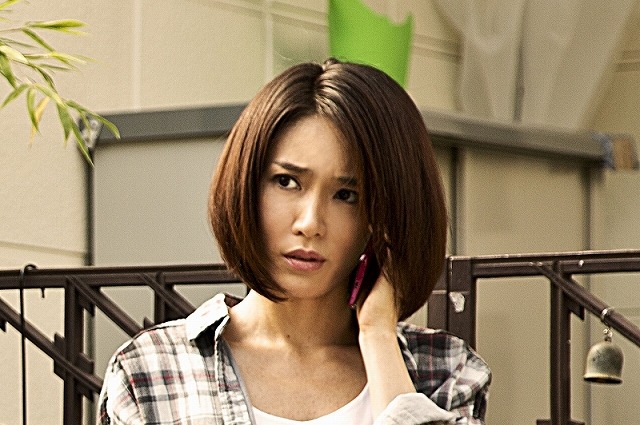 山口紗弥加（困惑する母親）／『エイプリルフールズ』-(C) フジテレビジョン