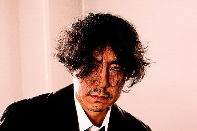 高嶋政伸（過去に囚われた刑事）／『エイプリルフールズ』-(C) フジテレビジョン