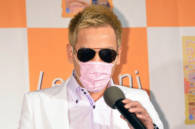 “本田圭佑”芸人・じゅんいちダビッドソン／「レアナニシリーズ100万本突破」記念PRイベント