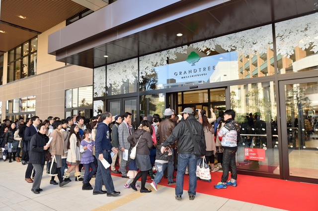 11月22日のグランツリー武蔵小杉グランドオープン時には、7000人もの行列ができた。