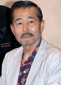 頑固シェフの王さんを演じた藤竜也。