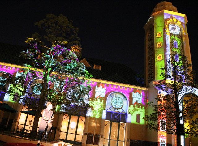 新曲を披露した、清水翔太／クリスマス限定プロジェクション・マッピングショー「クリスマス・キャロル・クロック」 in イクスピアリ