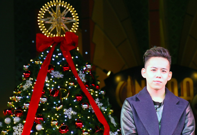 新曲を披露した、清水翔太／クリスマス限定プロジェクション・マッピングショー「クリスマス・キャロル・クロック」 in イクスピアリ