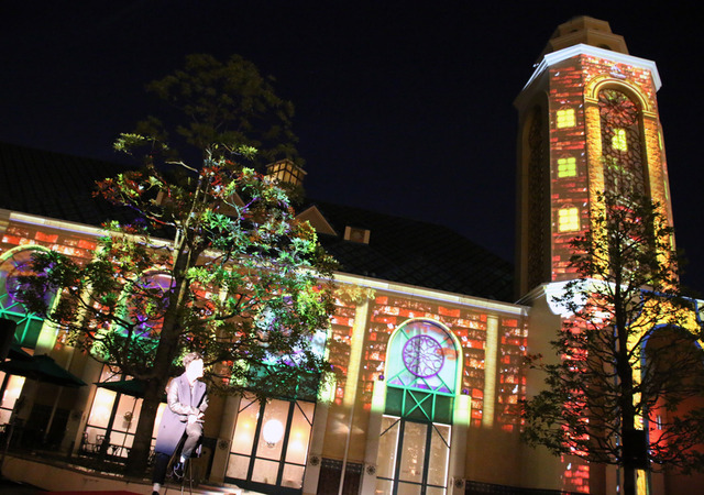 新曲を披露した、清水翔太／クリスマス限定プロジェクション・マッピングショー「クリスマス・キャロル・クロック」 in イクスピアリ