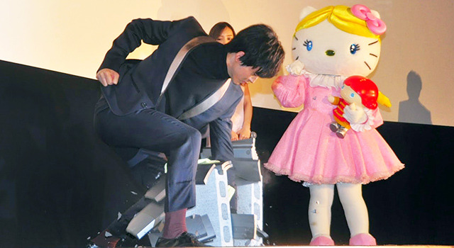 瓦割り10枚！ 松坂桃李／『くるみ割り人形』初日舞台挨拶