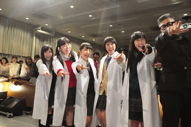 「ももいろクローバーZ」（百田夏菜子、玉井詩織、高城れに、有安杏果、佐々木彩夏）＆片山正通教授／『幕が上がる』講義 in 武蔵野美術大学