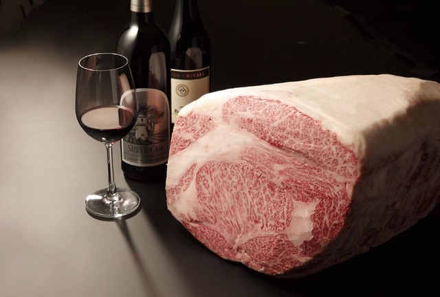 スタイリッシュな空間で味わえる焼肉ダイニング「ワールドダイナー プロディース 牛の達人」。