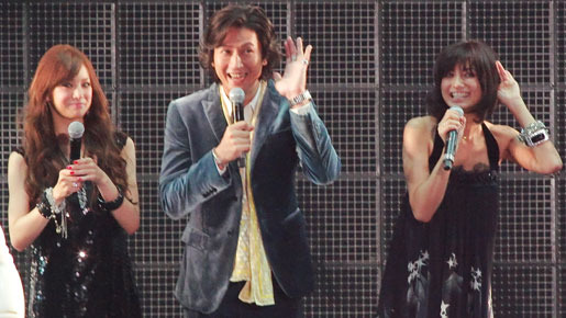 ステージに並ぶ『ハンサム★スーツ』キャスト陣。