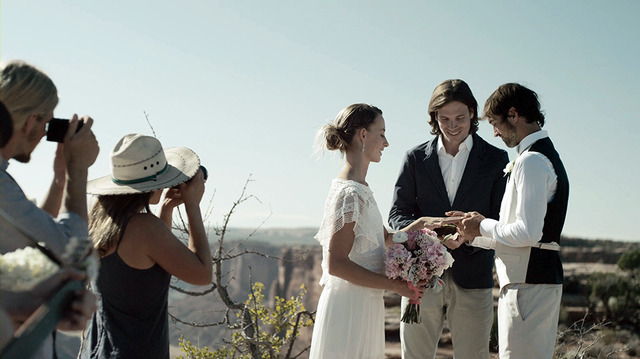 ソニーのミラーレス一眼カメラ「α6000」の新CM「Wedding篇」