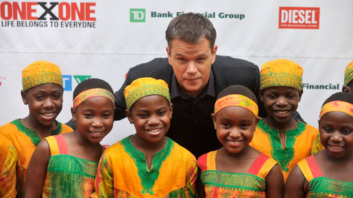 毎年恒例のチャリティイベント「ONE X ONE」でホストを務めたマット・デイモン　-(C) Getty Images/AFLO