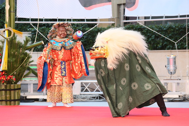 元旦は、六本木ヒルズアリーナで新春のスペシャルなイベントが行われ、お正月気分を盛り上げる。