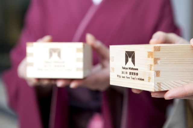 初売りとなる2日は、金沢の老舗酒造「福光屋」から樽酒が振る舞われる。