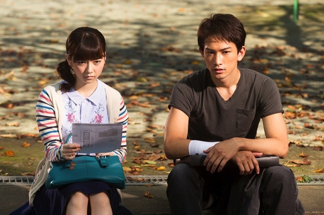 島崎遥香＆町田啓太／『劇場霊』　ｰ（C）2015『劇場霊』製作委員会