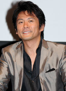 ハイパーレスキュー隊長・篠原静馬役の内野聖陽。