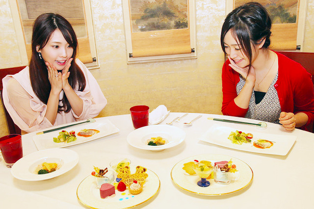 【ディズニー】ホテル内で満喫する極上のXmas！ 開放的なラウンジで限定デザートを堪能