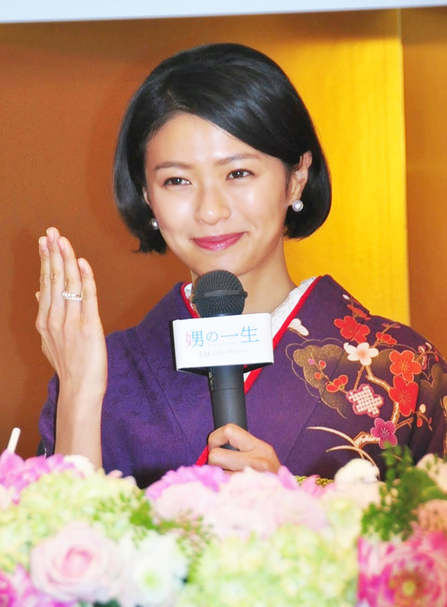 左手薬指にキラリ…榮倉奈々／『娚の一生』完成報告会見