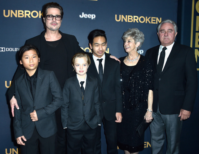 ブラッド・ピットと出席した子どもたち／『Unbroken』(原題)プレミア