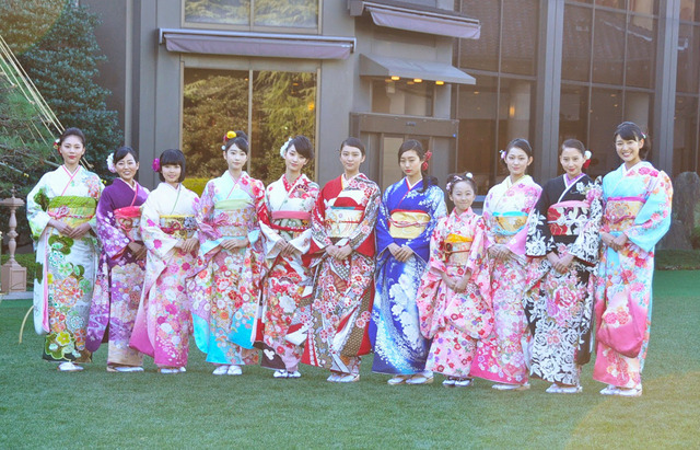 美女11名／オスカープロモーション年末恒例“晴れ着撮影会”