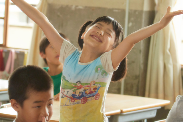 『円卓 こっこ、ひと夏のイマジン』／(C) 2014「円卓」製作委員会