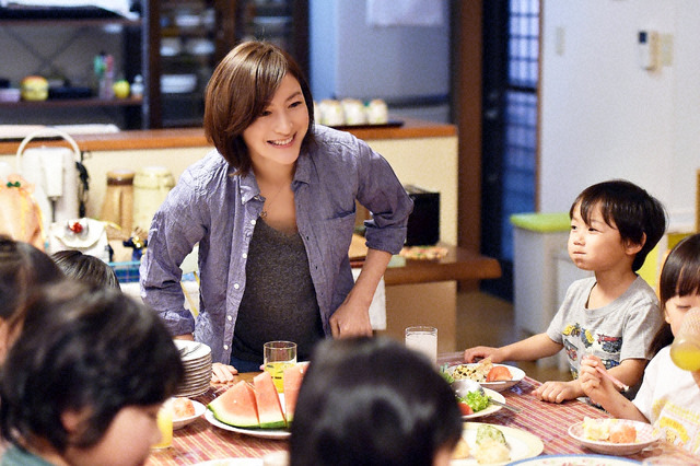 柏葉結子先生役に抜擢された、広末涼子／ドラマ「ウロボロス」-(C) TBS