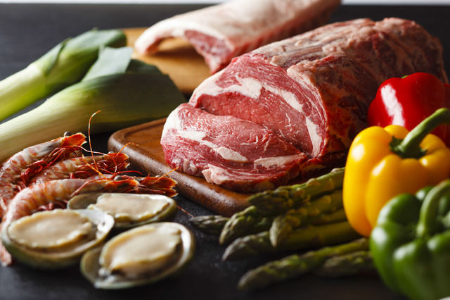 「ストリングスホテル東京インターコンチネンタル」で開催となるオーストラリアグルメフェスタでは、MLA豪州食肉家畜生産者事業団の協力により、ハイクオリティの肉が入荷され、オージー・ビーフとオージー・ラムを中心にしたメニューが展開される。