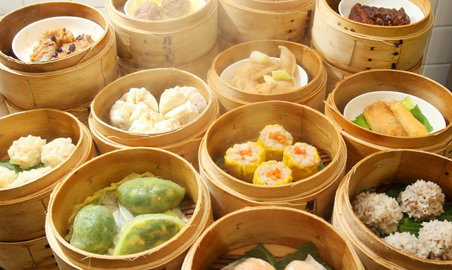 「横浜ベイシェラトン ホテル＆タワーズ」3F 中国料理「彩龍」の「冬の香港フェア」香港的ナイト飲茶バイキング 2月1日（日）～2月15日（日）　オトナ6,480円、子供2,980円（サービス料込・税別）。