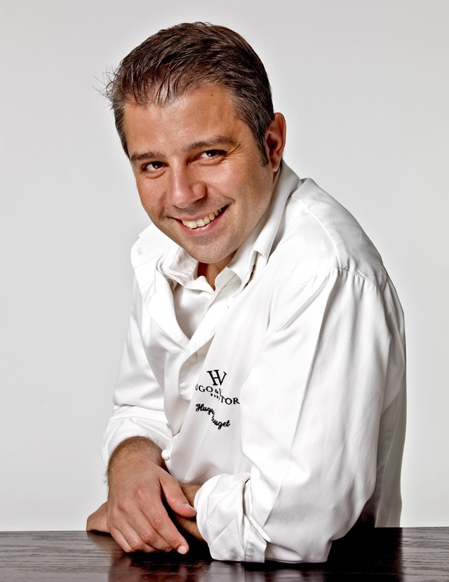 ユーゴ＆ヴィクトールのシェフパティシエ ユーグ・プジェ氏。